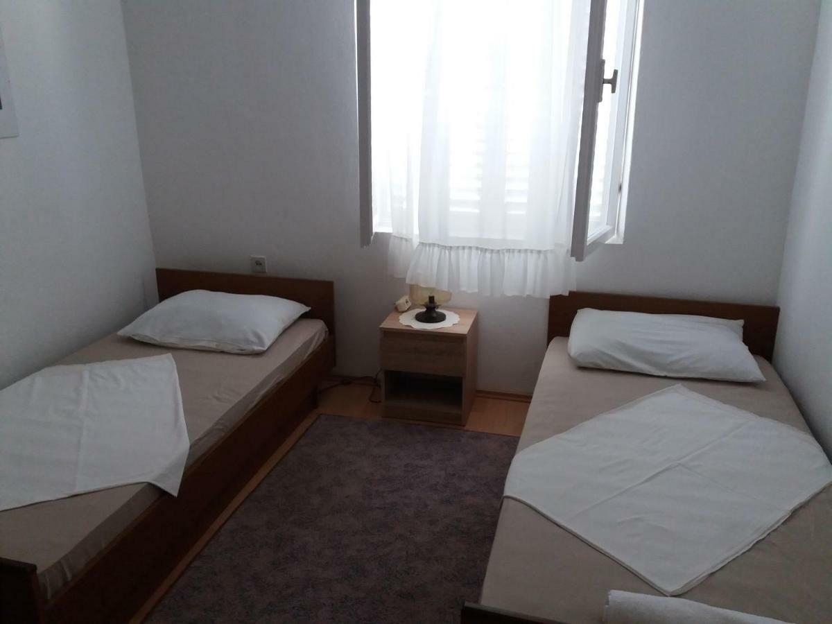 Apartman Nona Povljana Dış mekan fotoğraf