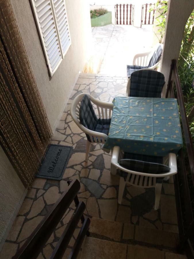 Apartman Nona Povljana Dış mekan fotoğraf